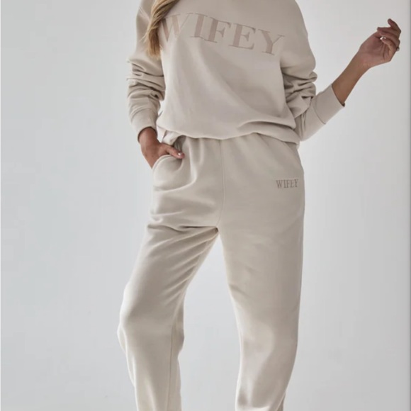 Wifey matching set six stories - Picture 1 of 5